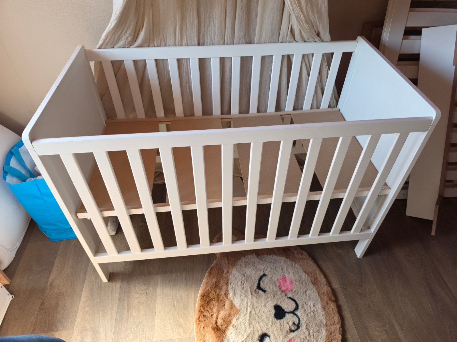 Wit baby ledikantje met lattenbodem, Gebruikt, Minder dan 140 cm, Minder dan 70 cm, Ophalen