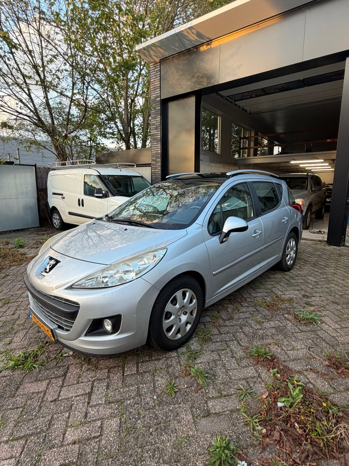 Peugeot 207 1.4 VTI 16V SW 2012 Grijs, Auto's, Voorwielaandrijving, Zwart, Stationwagon, Handgeschakeld