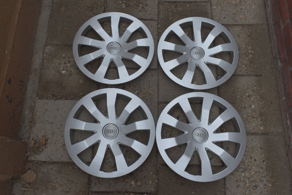 Set van 4 originele wieldoppen Audi A1 15 inch Model 2), Auto diversen, Ophalen of Verzenden, Gebruikt