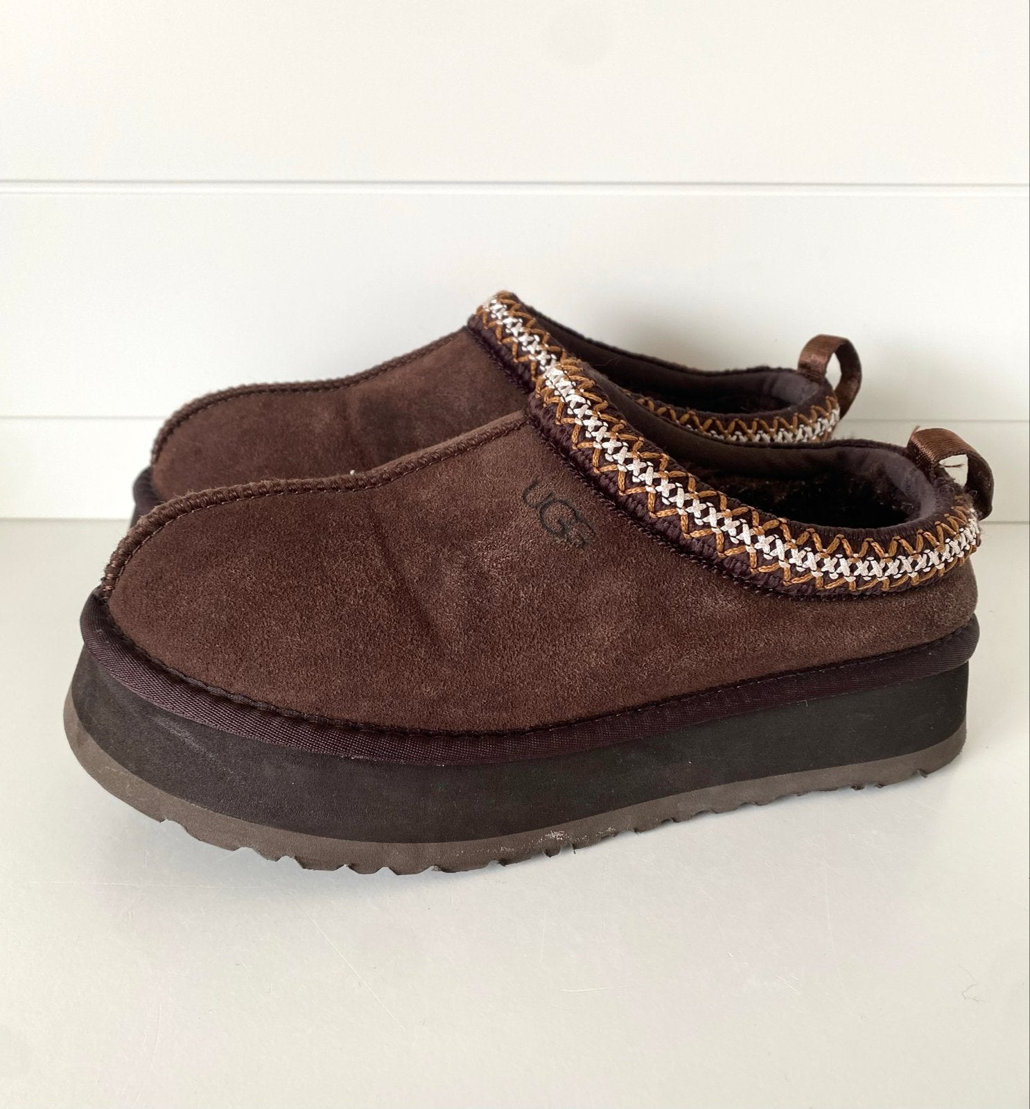 Ugg Tasman Pantoffels - Bruin - Maat 37 uggs, Kleding | Dames, Ophalen of Verzenden, Zo goed als nieuw, Bruin, Pantoffels of Sloffen