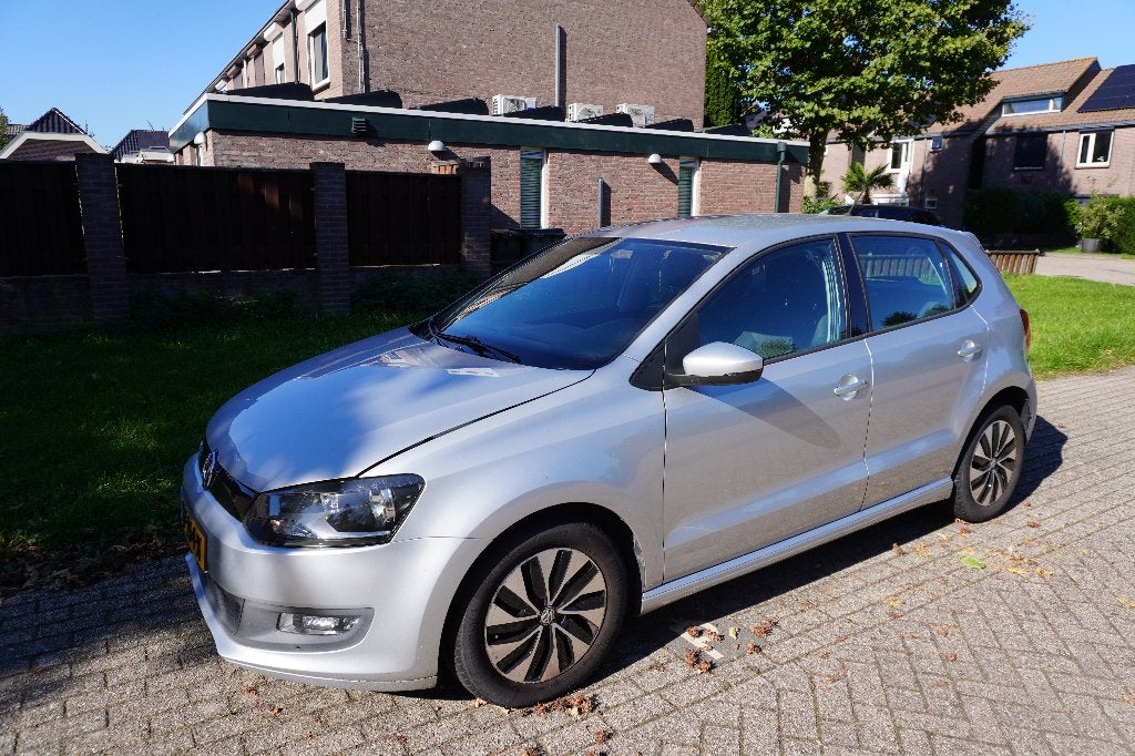 Volkswagen Polo 1.0 TSI 70KW 3D Bluemotion 2015 Grijs, Voorwielaandrijving, Stof, 40 €/maand, 1011 kg