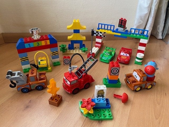 Duplo, Cars set: Takel, Red, racewagens, vuur, beker etc., Ophalen of Verzenden, Gebruikt, Duplo, Disney
