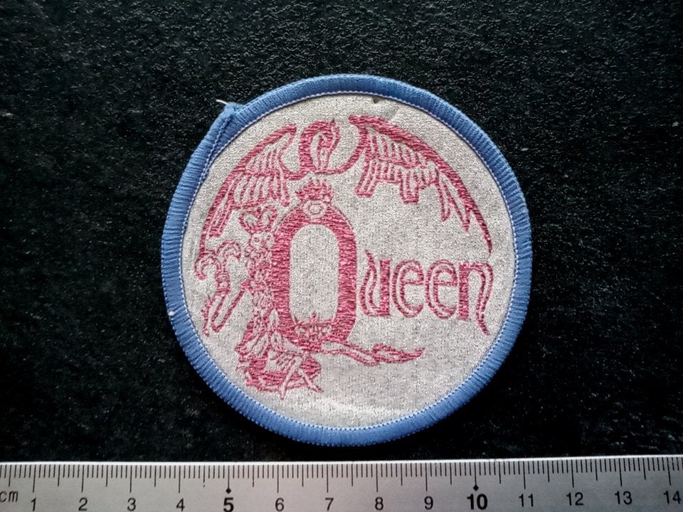 Queen zeer mooie en zeldzame 1977 fanclub patch qu12, Ophalen of Verzenden, Zo goed als nieuw, Kleding