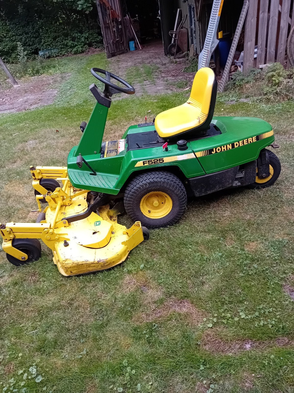 John Deere F525 Frontmaaier - Gebruikt, Cirkelmaaier, Gebruikt, Benzine-grasmaaier, 50 cm of meer