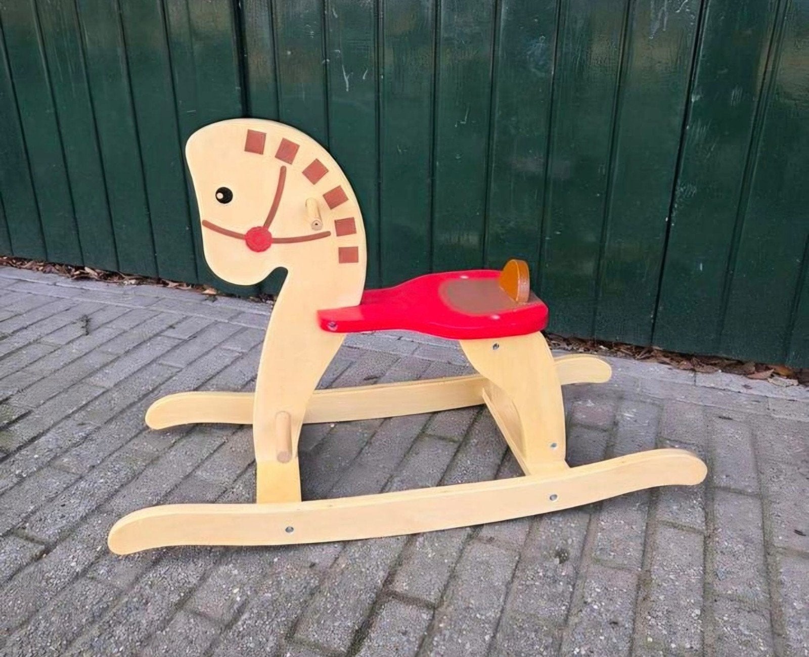 Houten hobbelpaard met rood zadel, Ophalen of Verzenden
