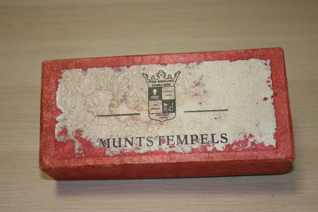 Vintage 'Muntstempels' speelgoedset in originele doos, Ophalen of Verzenden, Vóór koninkrijk, Overige waardes, Setje