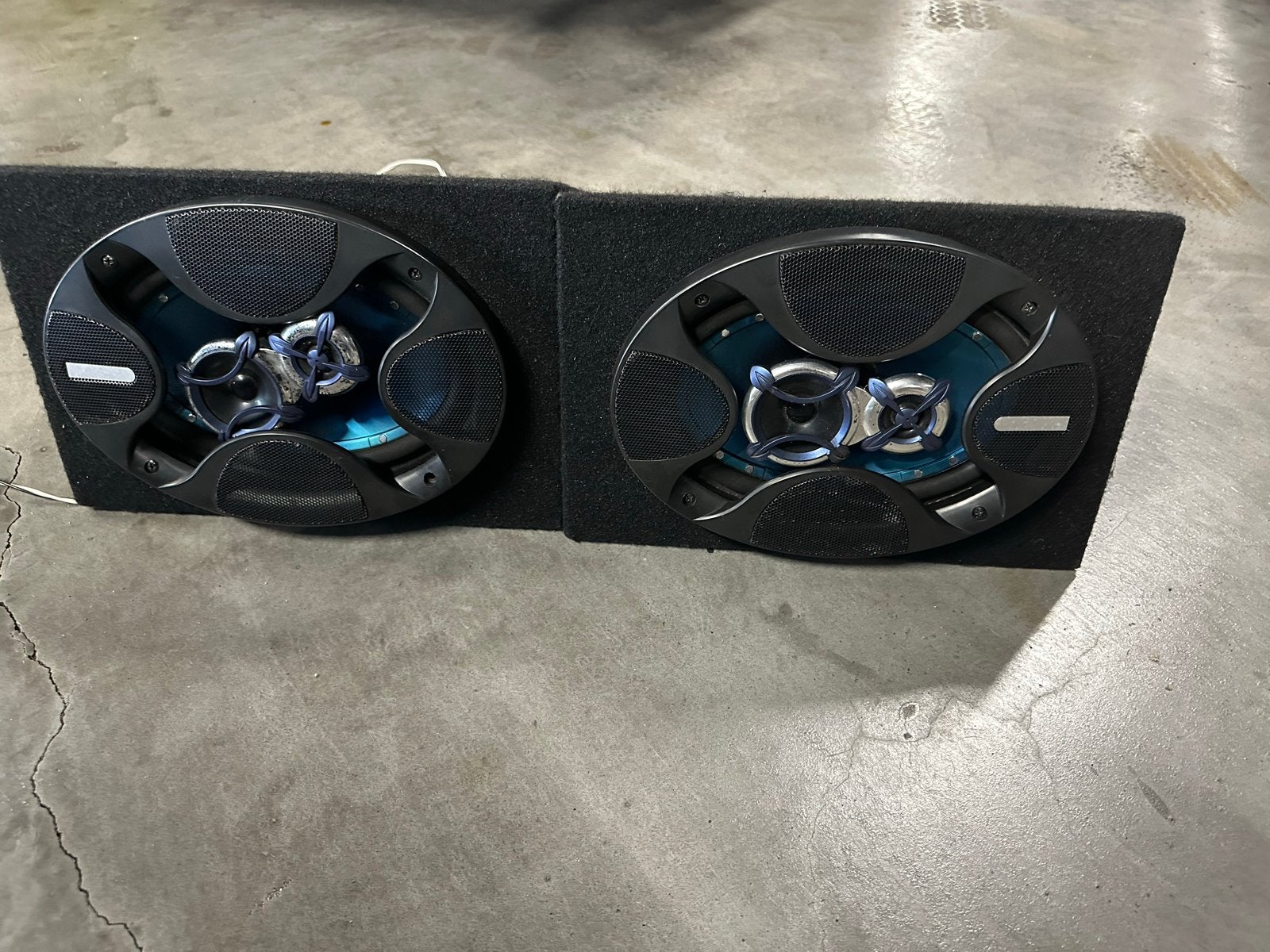 Set van 2 auto speakers in behuizing, Ophalen of Verzenden, Gebruikt