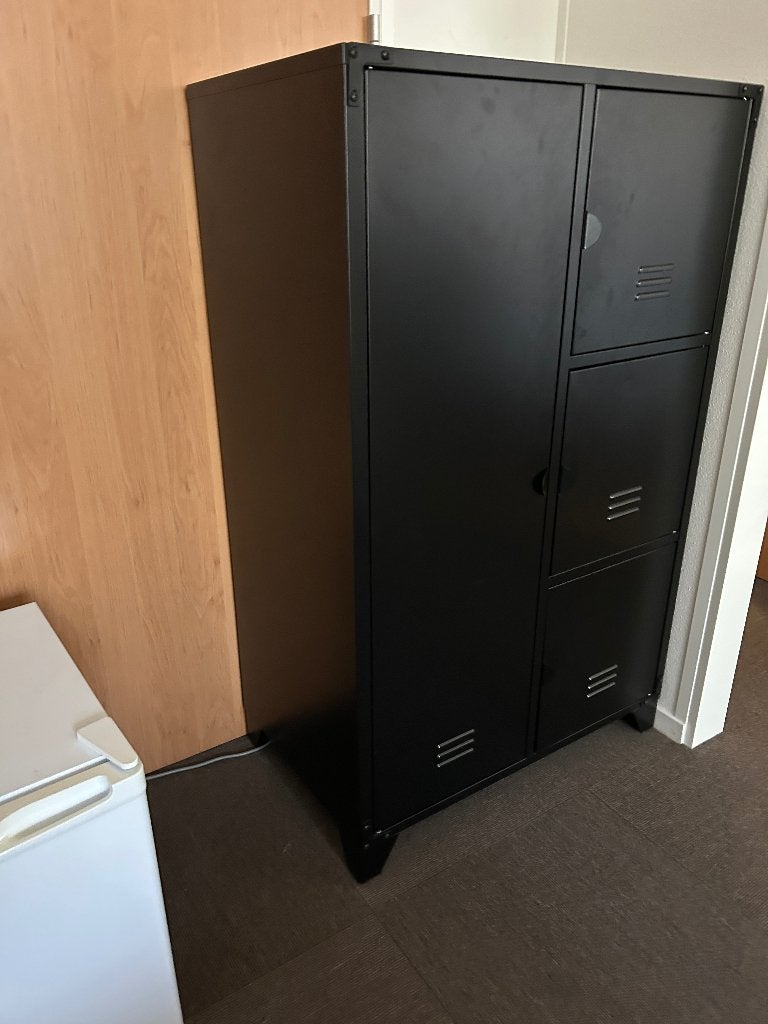 zwart stalen halfhoge lockerkast, Ophalen, Zo goed als nieuw, Industrieel