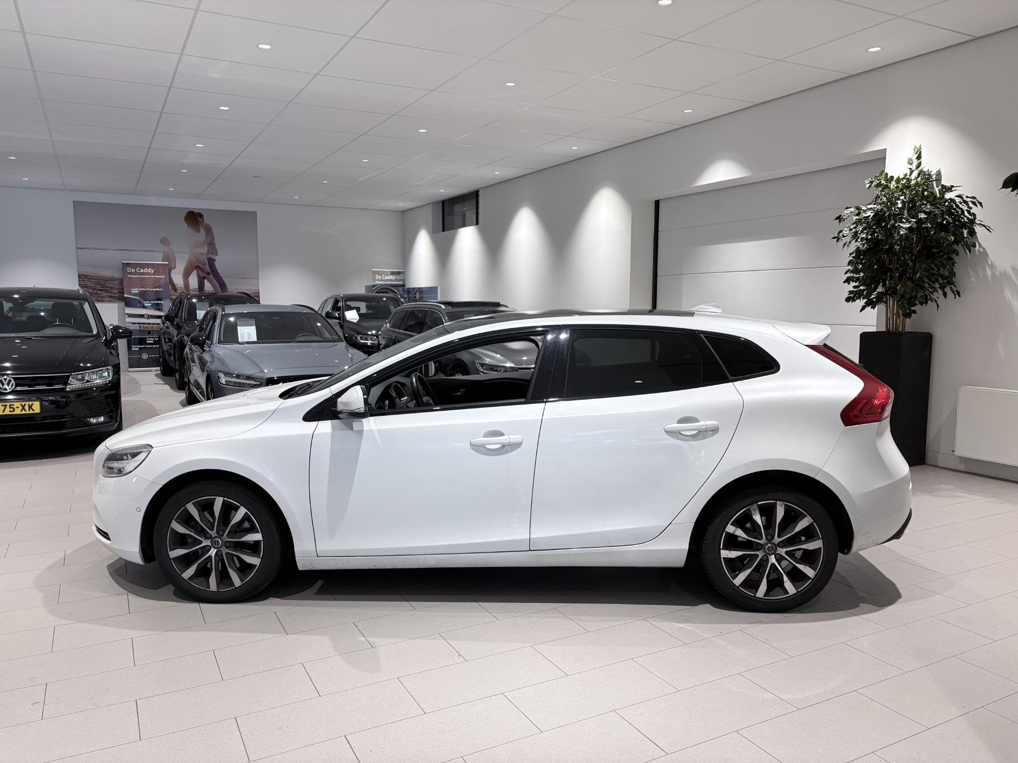 Volvo V40 1.5 T3 Dynamic Edition Origineel Nederlands, 1498 cc, Wit, Volvo Nederland B.V., Volvo