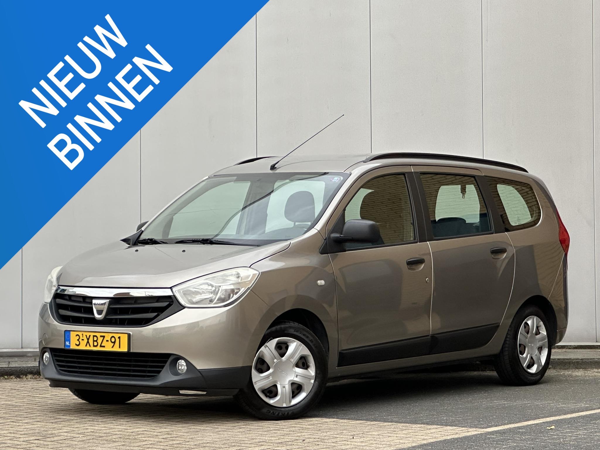 Dacia Lodgy 1.2 TCe Ambiance l Gereviseerde motor á €6.37, Auto's, Voorwielaandrijving, Stof, Gebruikt, Euro 6