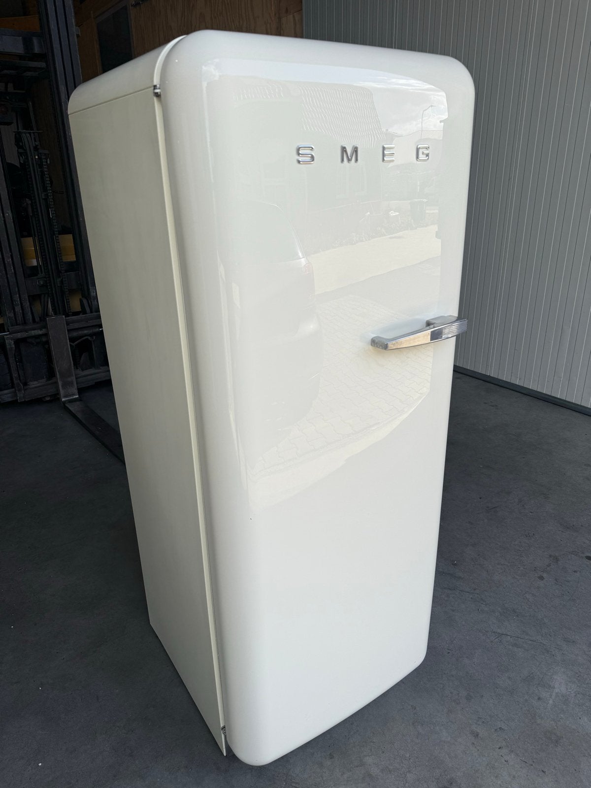 Smeg FAB28 Koelkast met vriesvak - Crème, De laan 8, 150 tot 200 liter, Bella, Ophalen of Verzenden