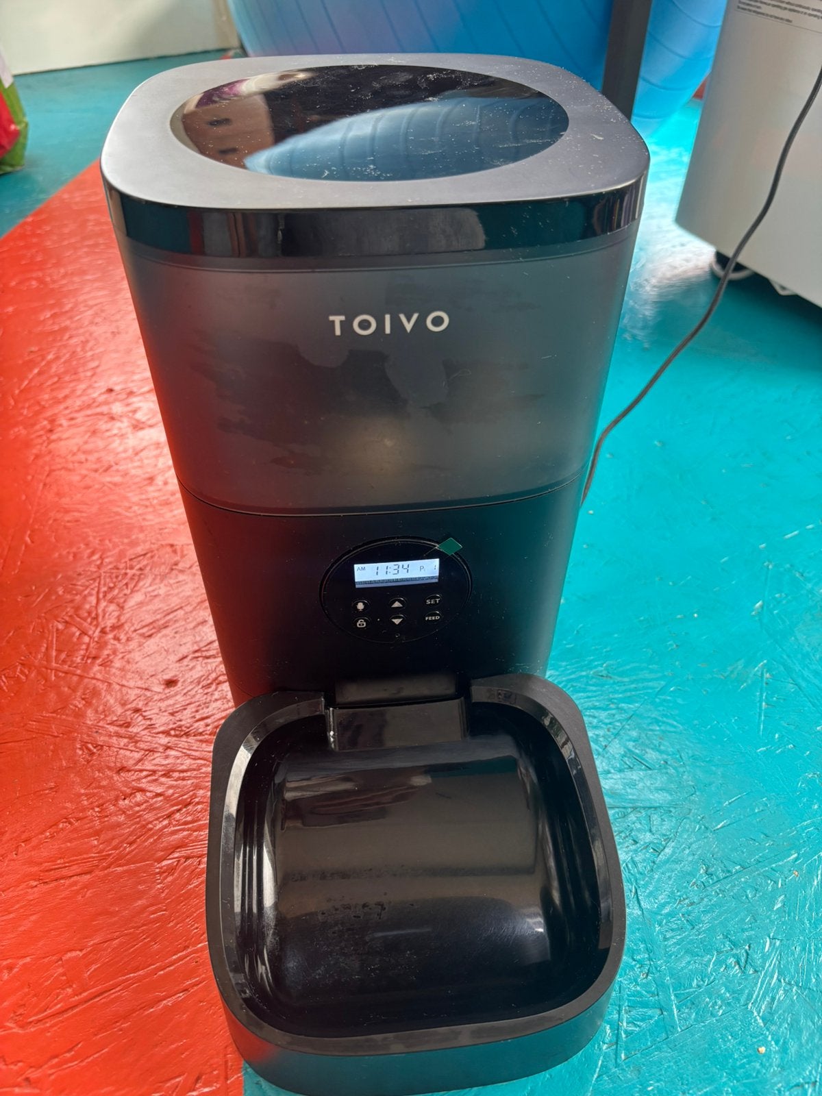 Toivo voerautomaat 4Lvoor kat of hond, Ophalen, Zo goed als nieuw