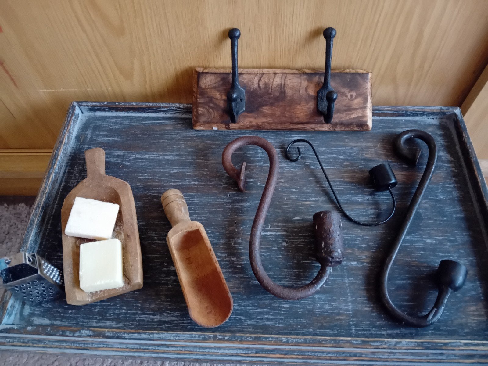 Decoratieve set: haken, kaarshouders en houten lepels, Antiek en Kunst, Ophalen of Verzenden