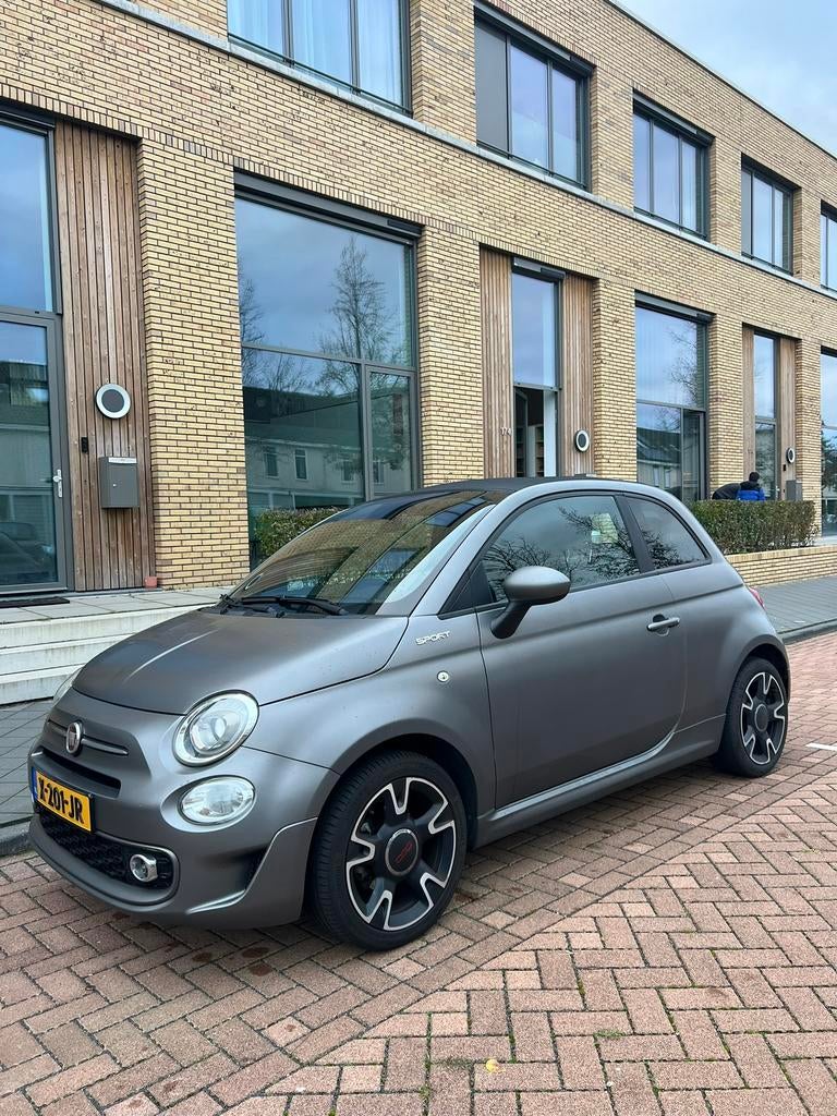 Fiat 500 cabrio 1.0 70pk Hybrid 2021 Matgrijs, Auto's, Voorwielaandrijving, 40 €/maand, Zwart, 4 stoelen