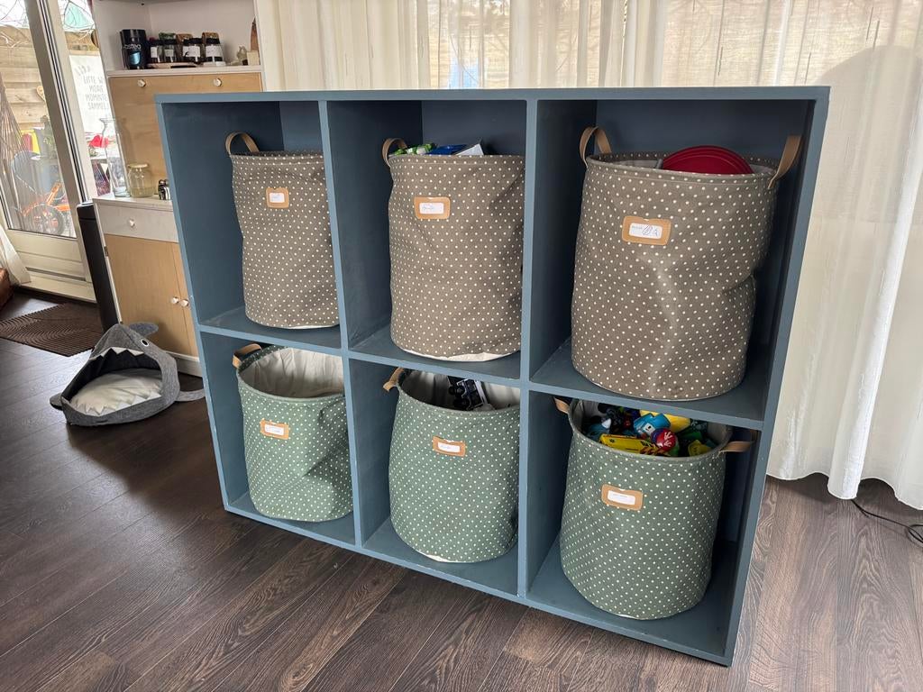 Handige speelgoedkast met manden, Kinderen en Baby's, Kinderkamer | Commodes en Kasten, Ophalen, Kast, 105 cm of meer, Minder dan 50 cm