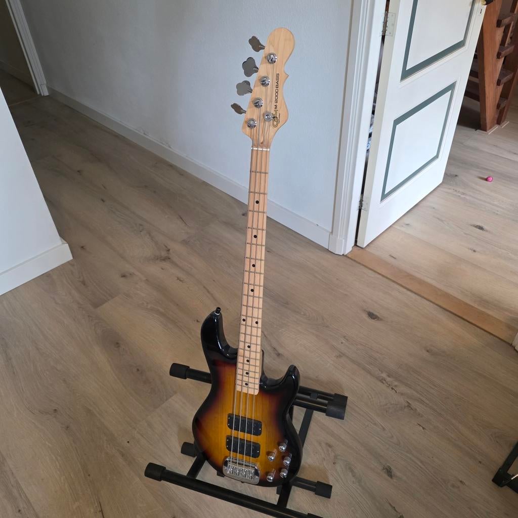G&L Tribute M-2000 bass, Muziek en Instrumenten, Snaarinstrumenten | Gitaren | Bas, Ophalen
