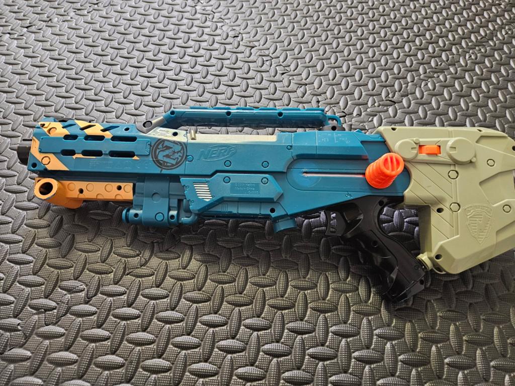 Nerf Zombie Strike Longshot CS-6 met metalen onderdelen, Ophalen of Verzenden, Gebruikt