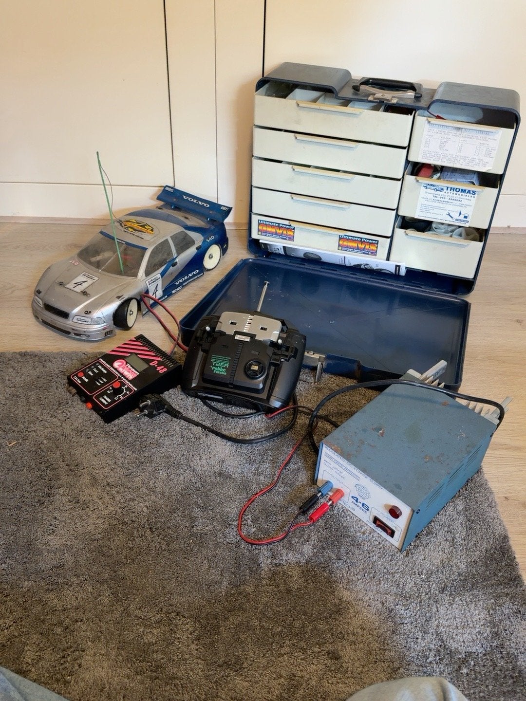 Vintage 1:10 RC raceauto Volvo S40 + Futaba + onderdelen, Ophalen, Zo goed als nieuw, Auto offroad