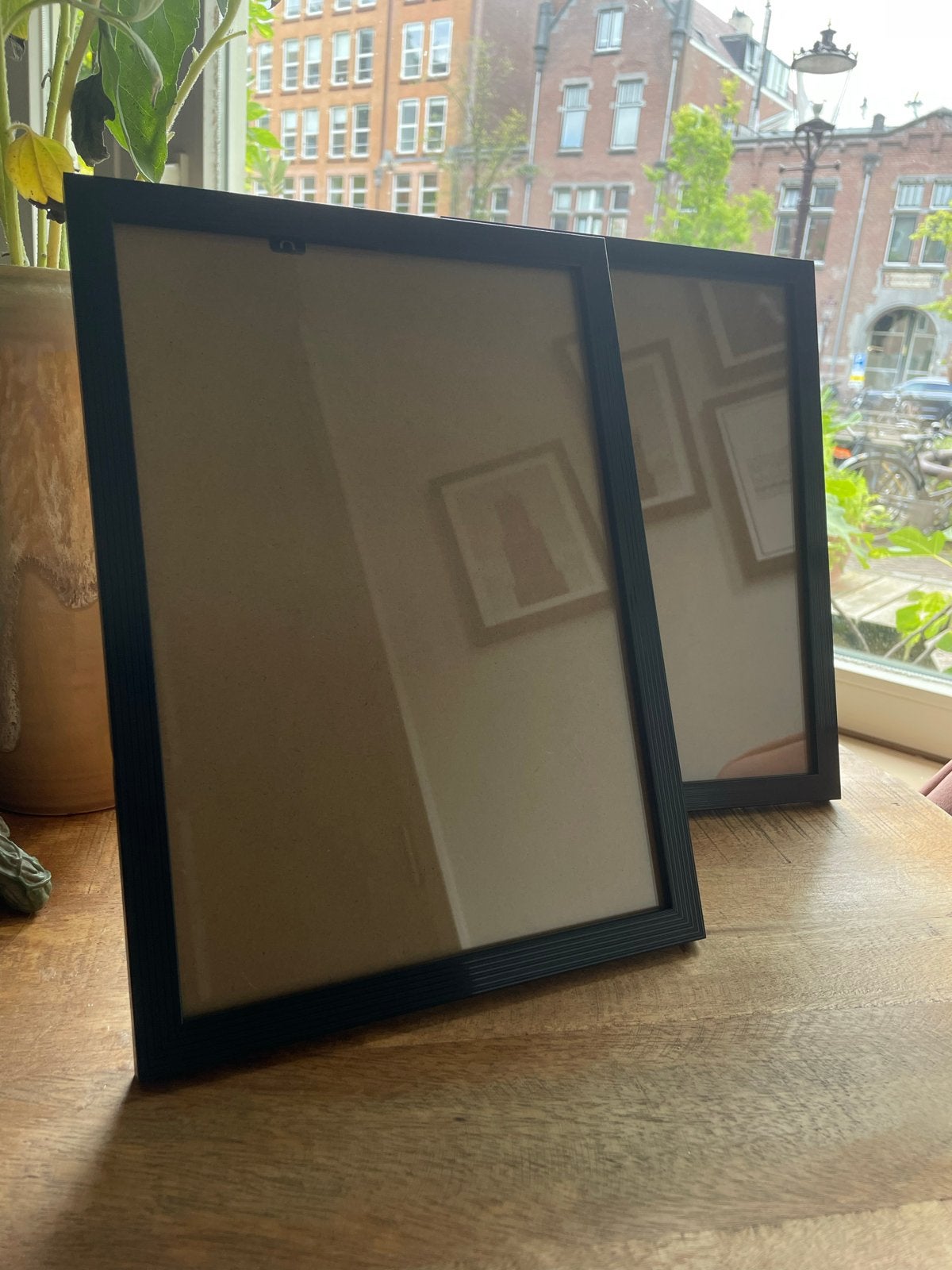 Set van 2 zwarte fotolijsten met glas, Ophalen, Kunststof, Gebruikt, Fotolijst