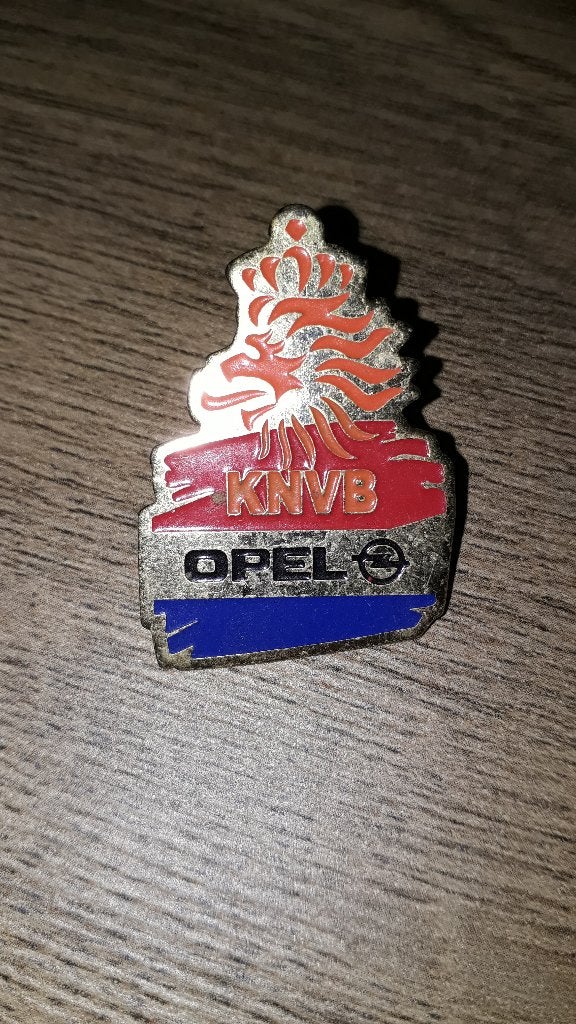 Oranje KNVB pin Opel 3,5x2,5cm, Verzamelen, Ophalen of Verzenden, Zo goed als nieuw, Overige onderwerpen