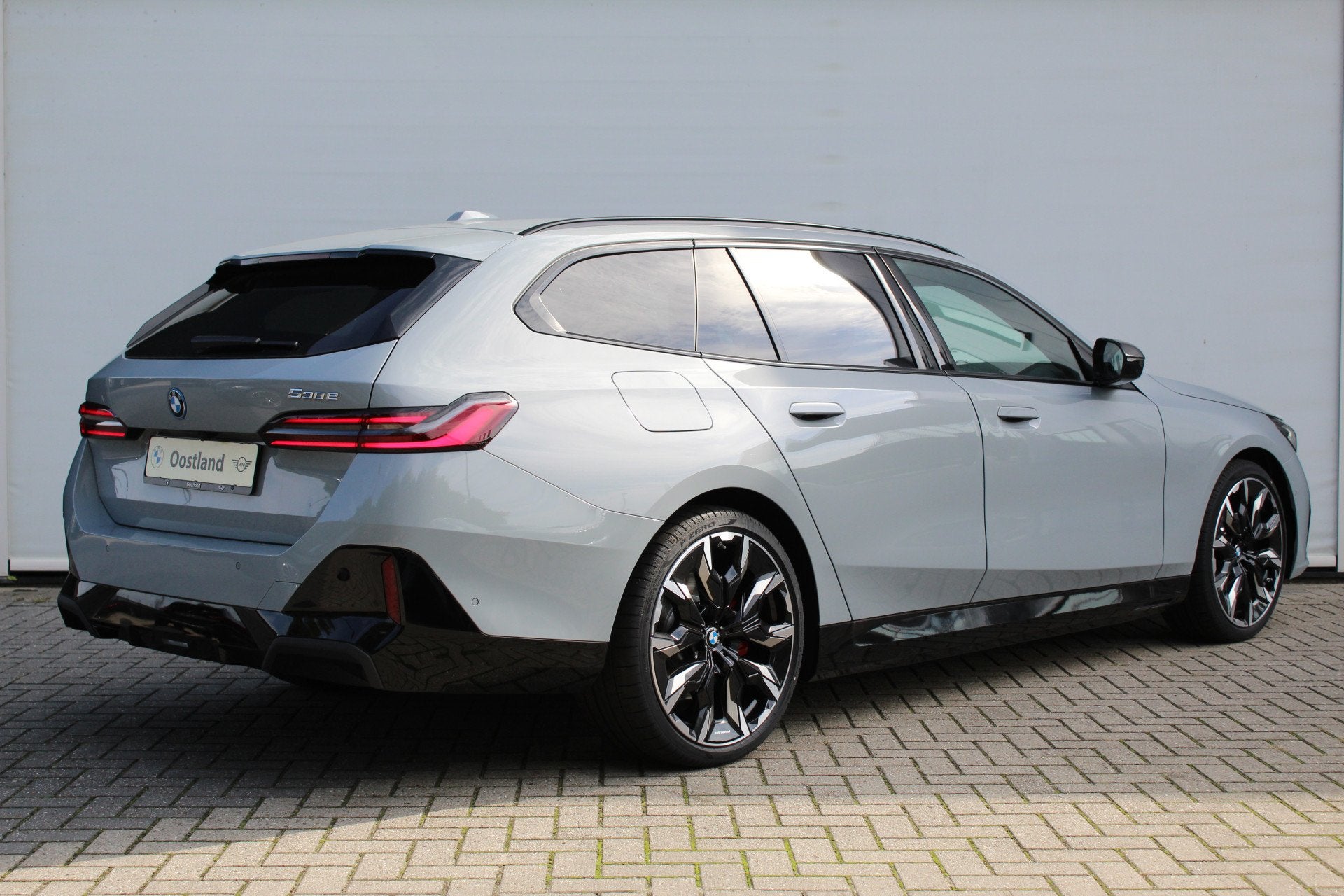 BMW 5 Serie Touring 530e M Sport Automaat / Panoramadak / Tr, Auto's, BMW, Automaat, Achterwielaandrijving, Zwart, 4 cilinders