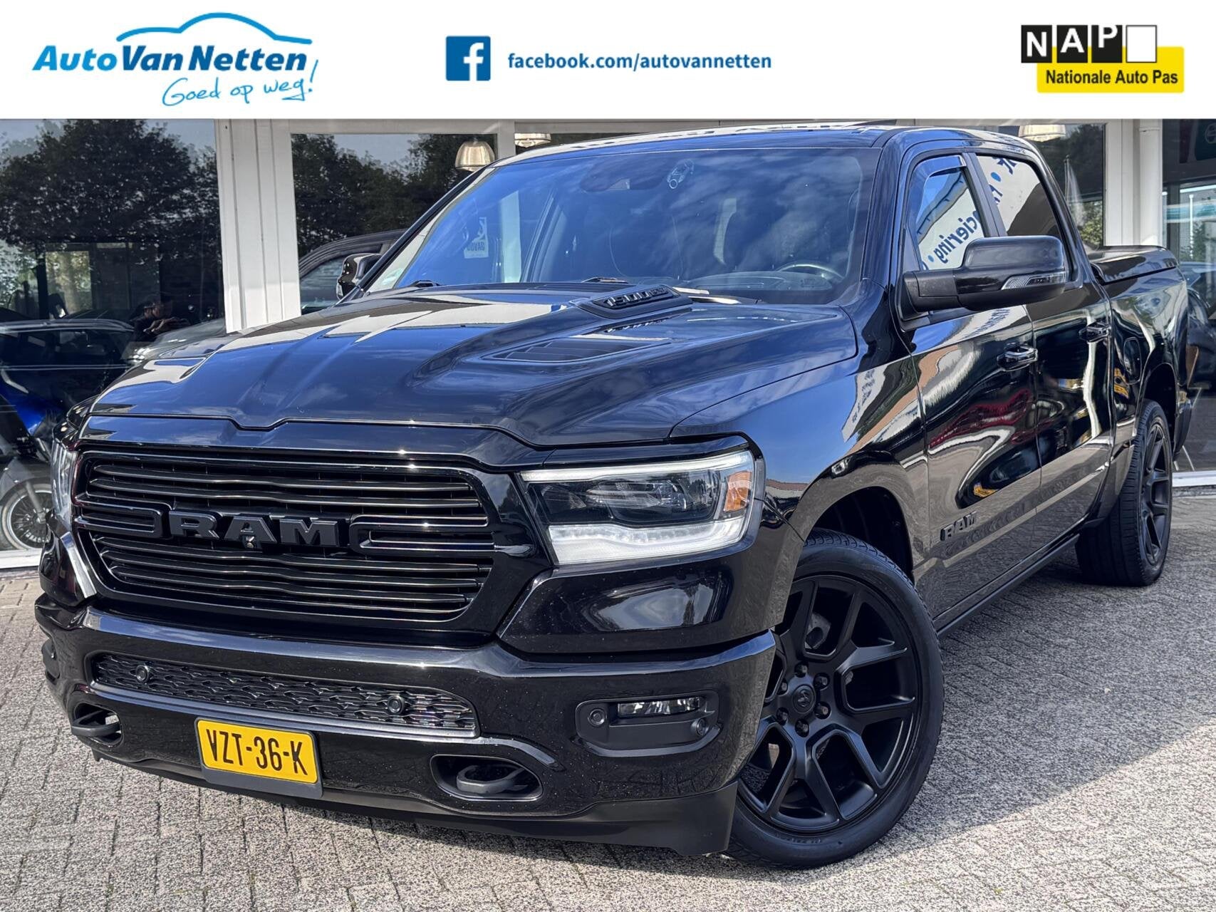 Dodge Ram 1500 4X4 5.7 V8 4x4 Crew Cab Laramie Sport Night E, Automaat, Gebruikt, 5654 cc, Zwart