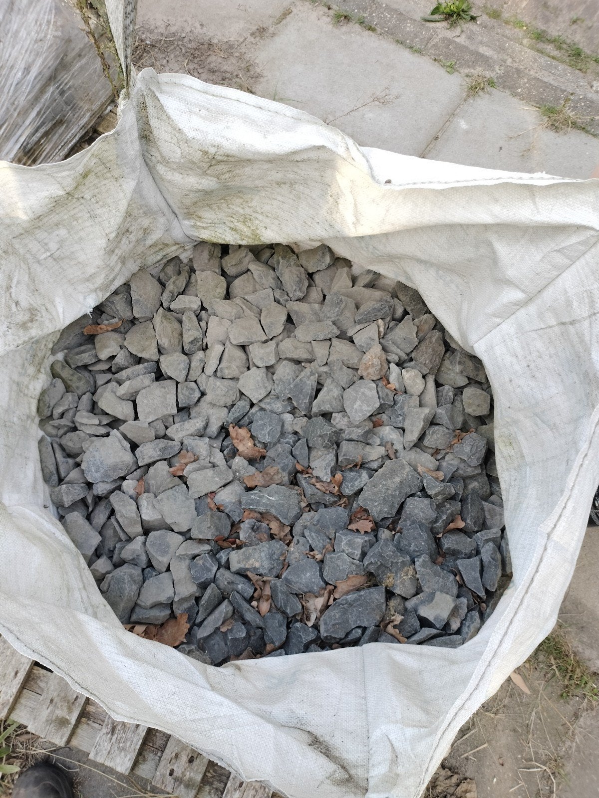 Mooi grof tuin grind - ca. 30 liter, Ophalen, Gebruikt, Grijs, Grind