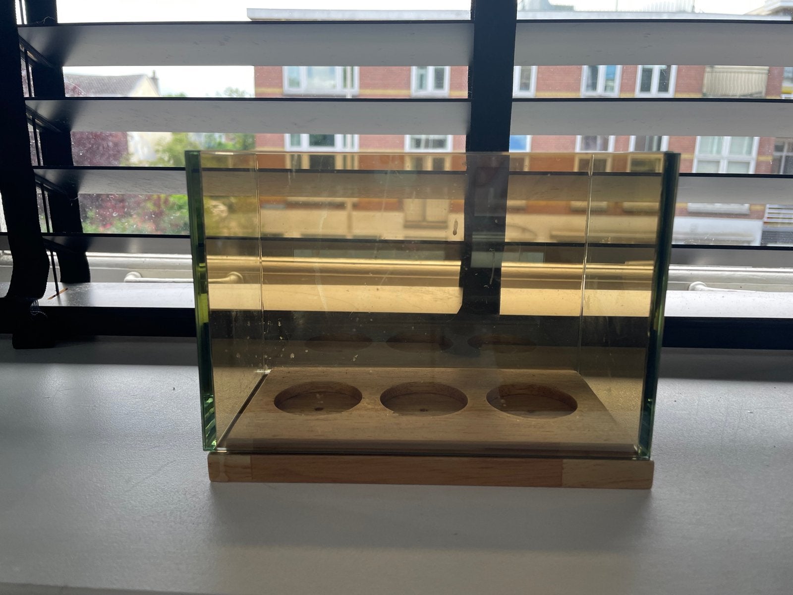 Glazen theelichthouder met houten basis, Ophalen, Zo goed als nieuw, Modern, Glas