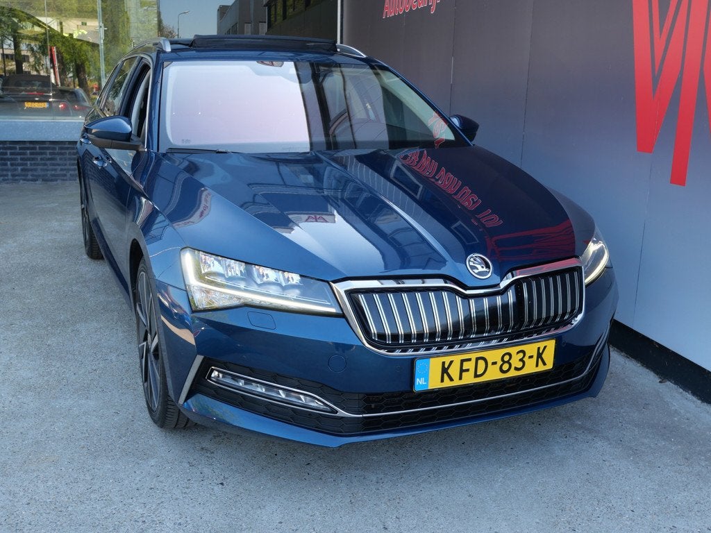 Skoda Superb Combi 1.4 TSI iV STYLE BUSINESS | PANORAMA | LE, Auto's, Skoda, Adaptive Cruise Control, Gebruikt, 4 cilinders, Blauw