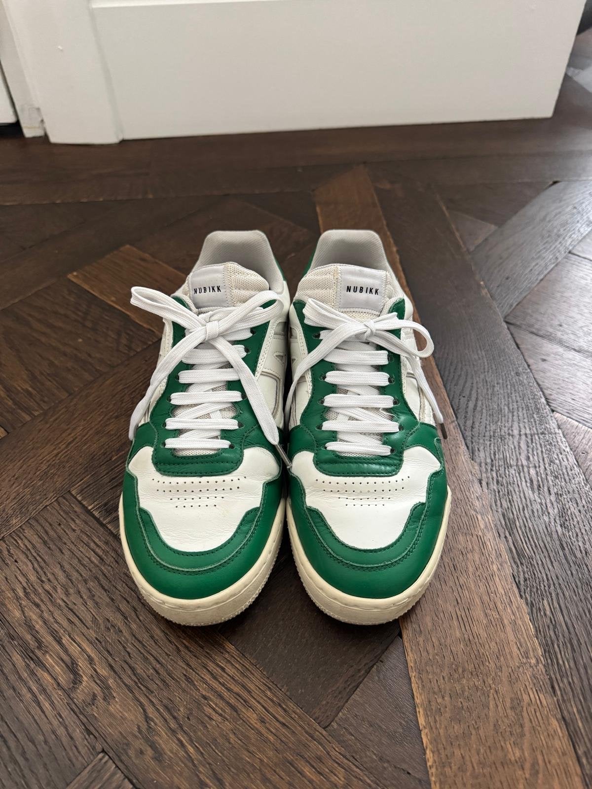 Groen - witte Nubbik sneakers, maat 39, Wit, Ophalen of Verzenden, Sneakers of Gympen, Gedragen