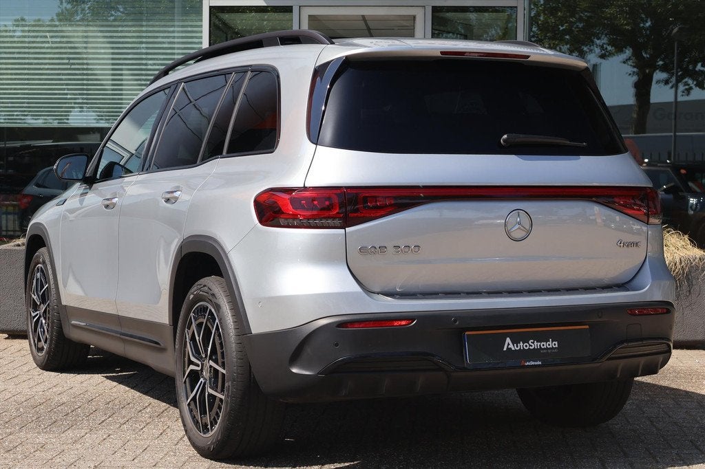 Mercedes EQB 300 AMG-LINE 228pk 4MATIC I Night Pakket I Pano, Auto's, Mercedes-Benz, 228 pk, Gebruikt, 435 min, Origineel Nederlands