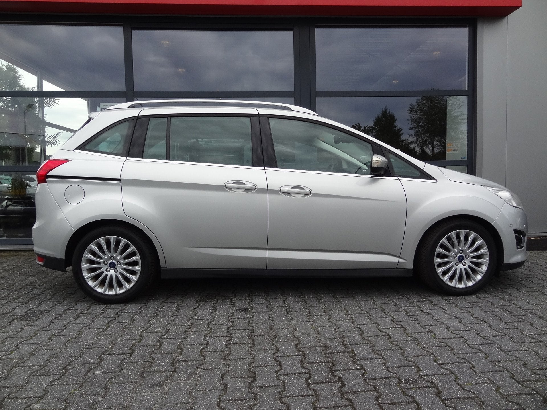 Ford Grand C-Max Titanium 7p. | CAMERA | KEYLES GO | NL-AUTO, Auto's, Voorwielaandrijving, Stof, Gebruikt, 7 stoelen