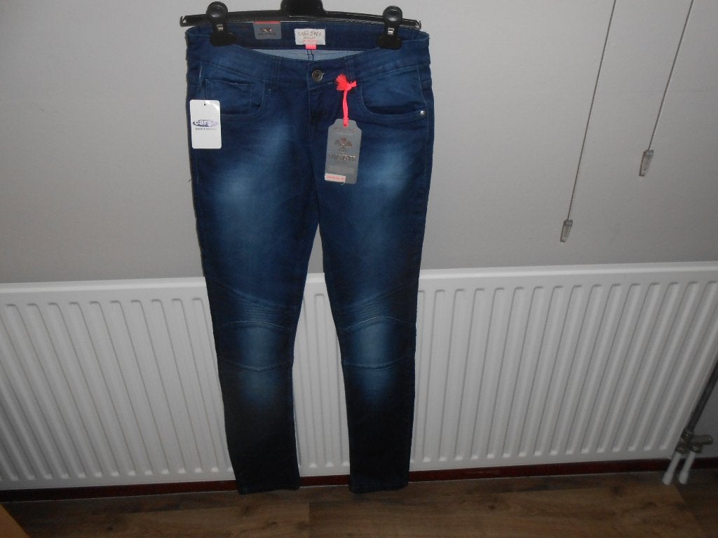 Nieuwe dark denim jeans maat 170 Cars (nu voor €10,00), Kinderen en Baby's, Kinderkleding | Maat 176, Broek, Meisje, Nieuw, Ophalen of Verzenden
