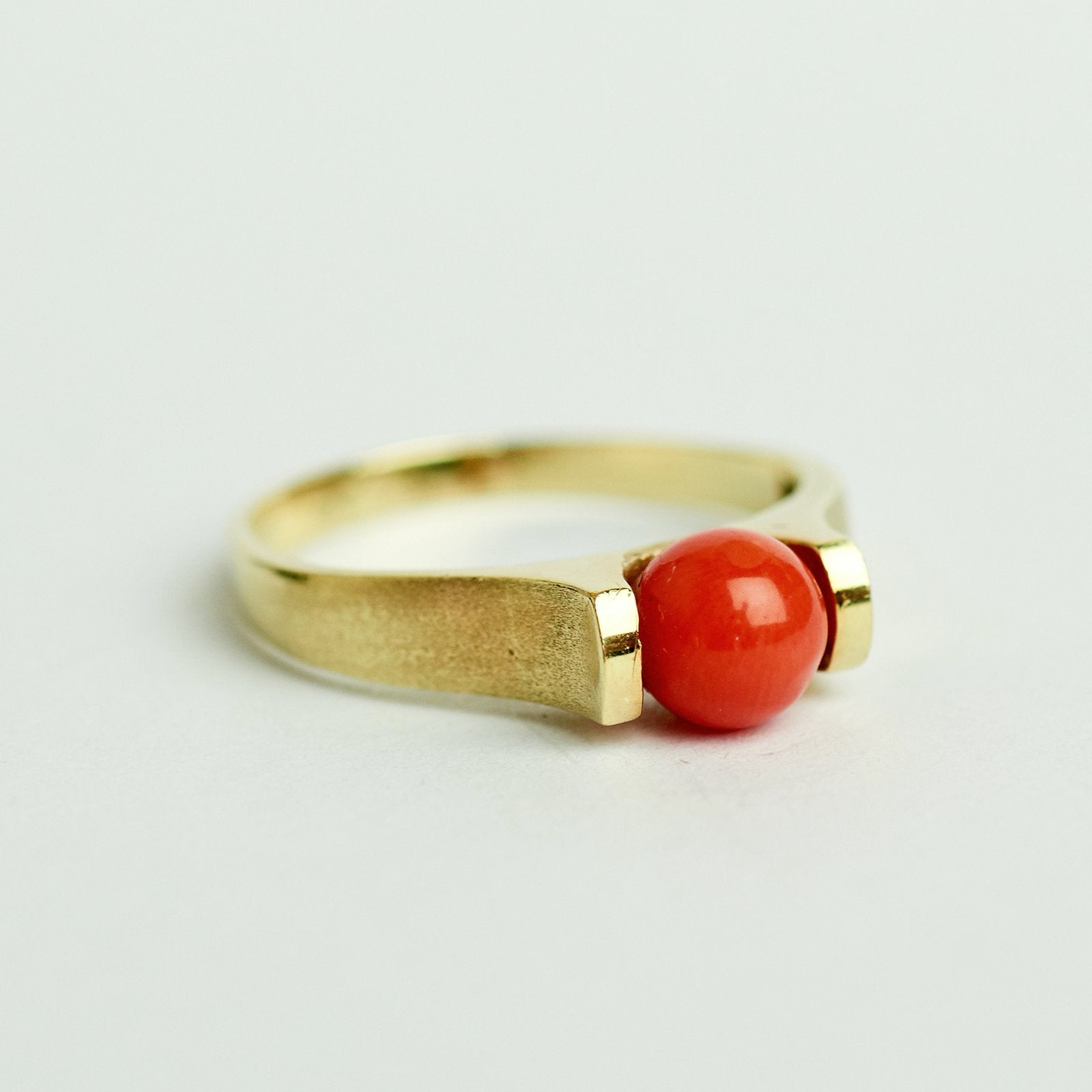 14k vintage gouden ring met bloedkoraal, Ophalen of Verzenden, Goud, Ring