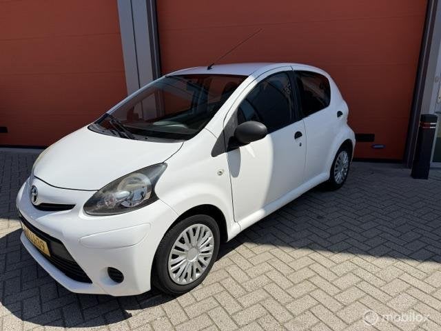 Toyota Aygo 1.0 VVT-i Now 5DRS 134.000 KM NAP-AIRCO-APK 2027, Voorwielaandrijving, Euro 5, Stof, Gebruikt