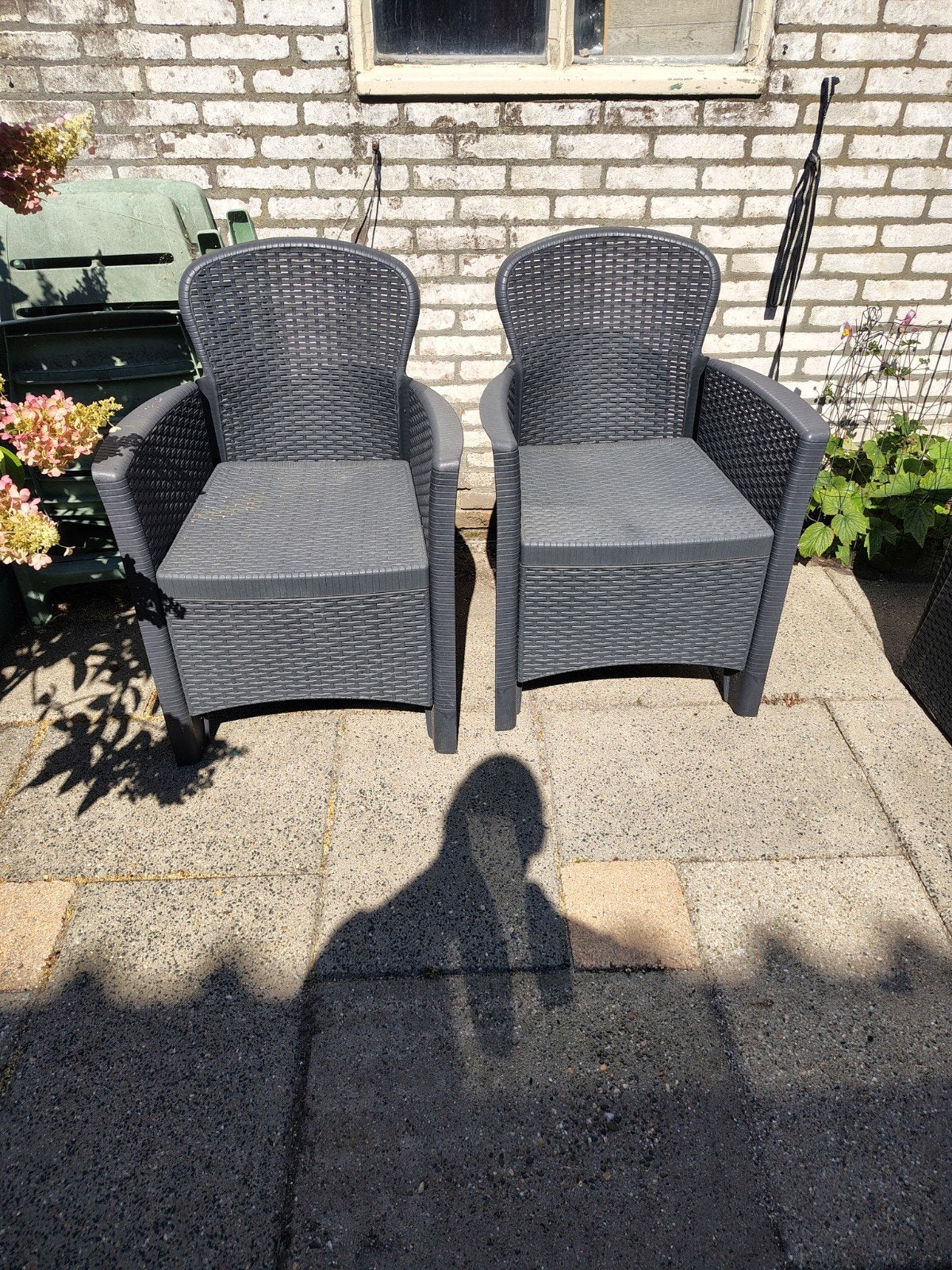 Twee grijzen tuinstoelen van kunststof, Ophalen of Verzenden, Gebruikt, Kunststof, Stapelbaar