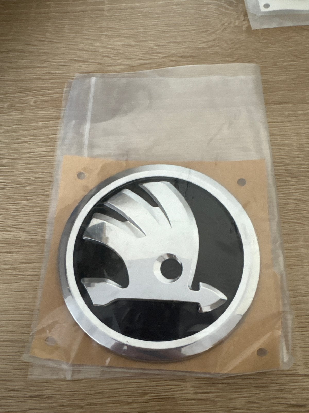 Nieuw Skoda Embleem - Origineel en Ongebruikt, Ophalen of Verzenden, Nieuw