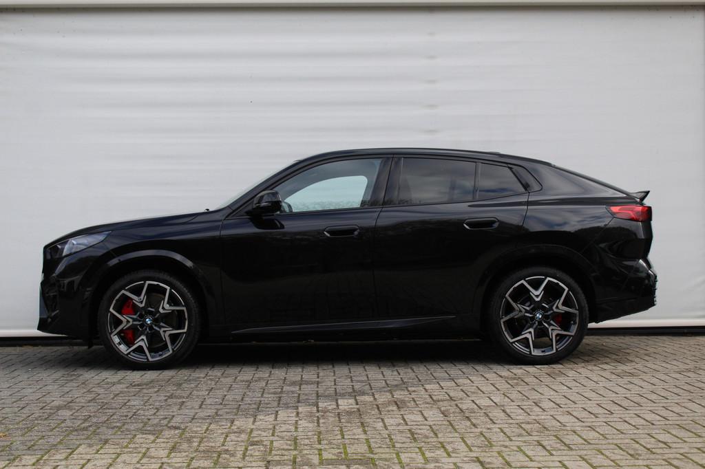 BMW iX2 xDrive30 M Sport / Panoramadak / Trekhaak / Sportsto, Auto's, BMW, Automaat, IX2, Zwart, Zwart