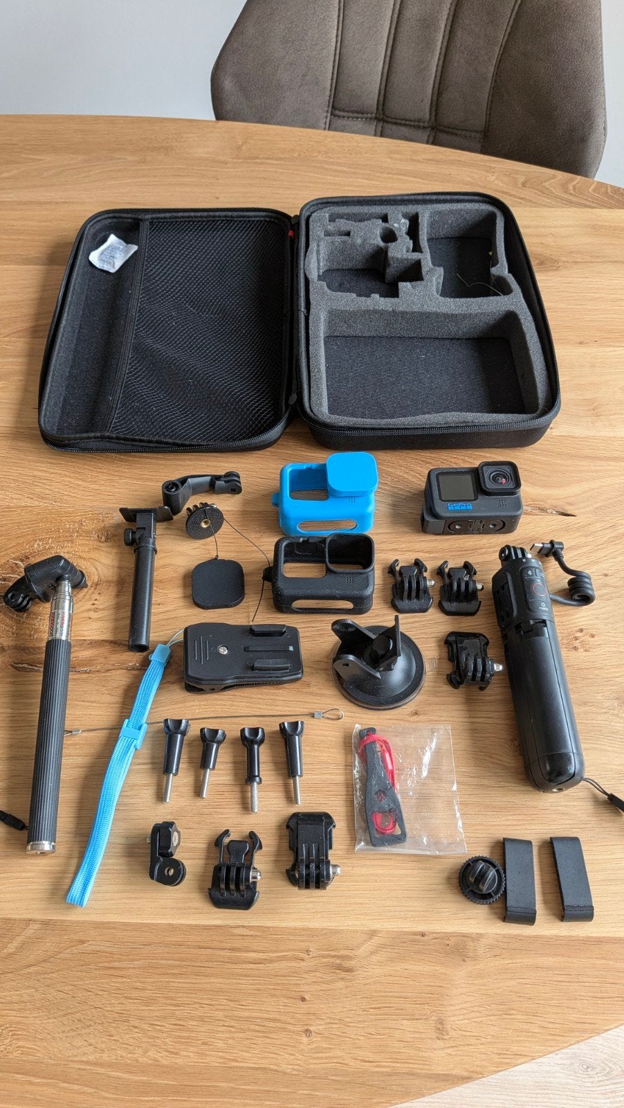 GoPro Hero 11 Black met accessoires en Volta grip, Audio, Tv en Foto, Actiecamera's, Ophalen of Verzenden, Zo goed als nieuw, GoPro