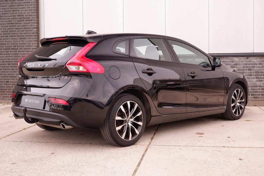 Volvo V40 1.5 T3 Dynamic Edition € 18.500,00, Automaat, Euro 6, 4 cilinders, Zwart