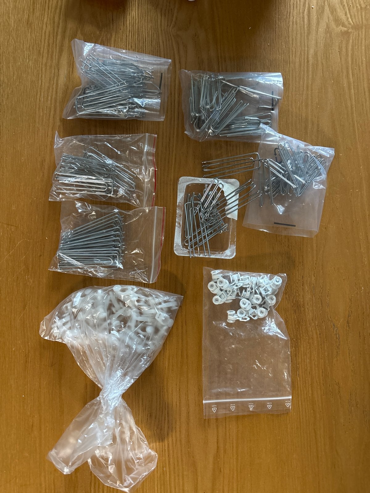 12 ikea gordijnhaken en twee soorten runners, Ophalen, Met haken, Gebruikt, Metaal