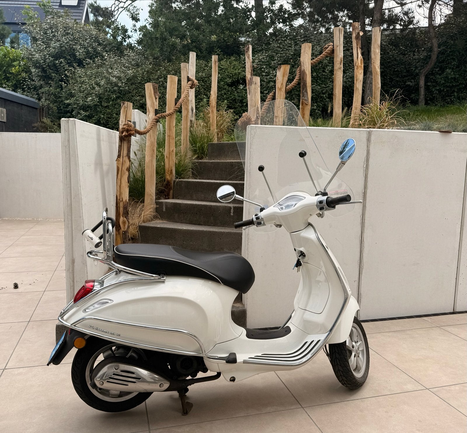 Vespa Primavera 25 km/u -praktisch nieuw., Fietsen en Brommers, Ophalen, Overige modellen, Zo goed als nieuw, Maximaal 25 km/u
