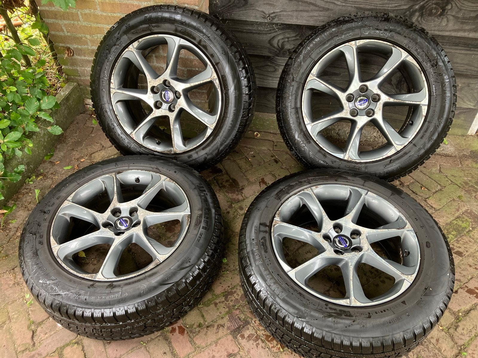 Volvo 18 inch velgen met winterbanden 235/60R18, Ophalen, 18 inch, Gebruikt, Banden en Velgen