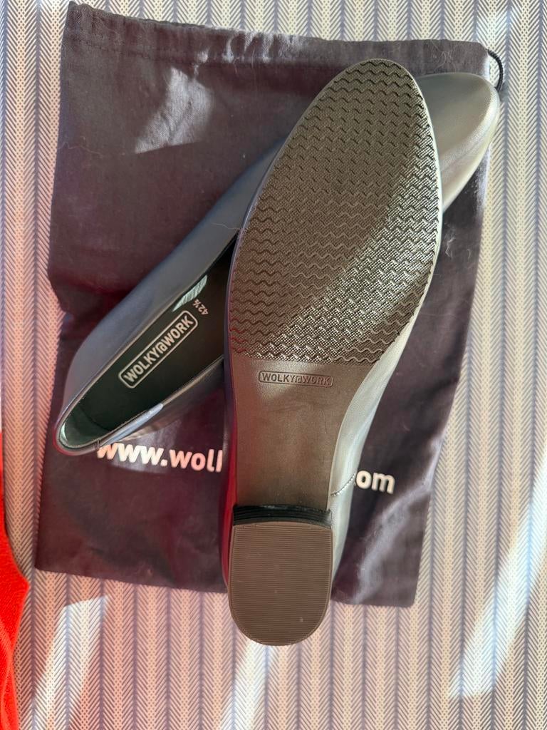 Donkerblauwe Wolky stewardessen pump lage hak maat 42.5, Kleding | Dames, Schoenen, Pumps, Blauw, Nieuw, Ophalen of Verzenden