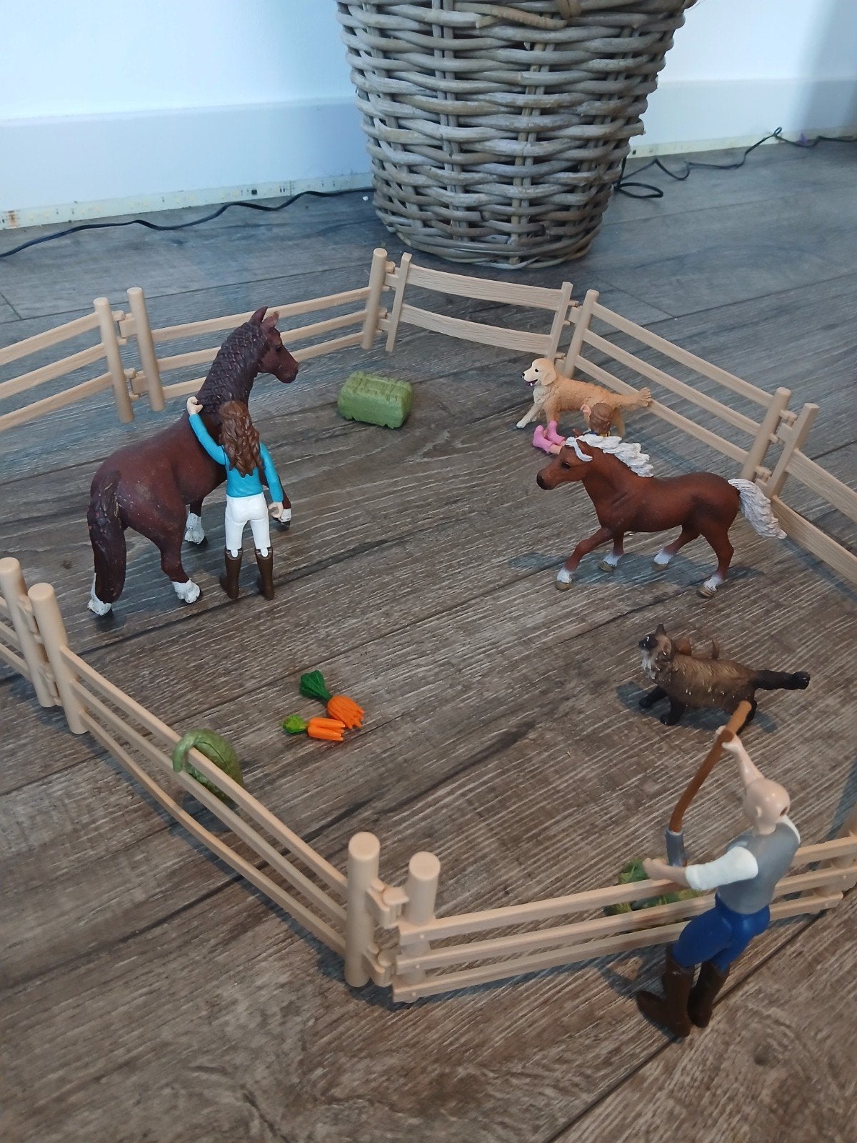 schleich zet met boer en hark, katten paard en meer(desc), Ophalen of Verzenden, Zo goed als nieuw