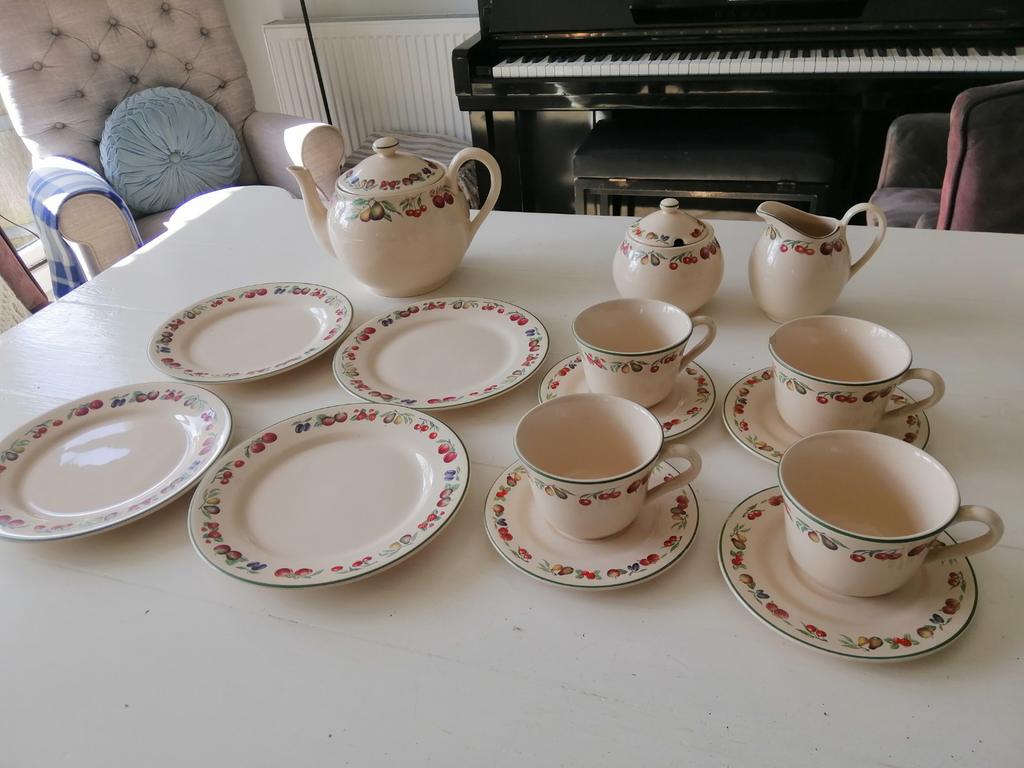 Landelijk, roomwit servies met fruit decor, Ophalen of Verzenden