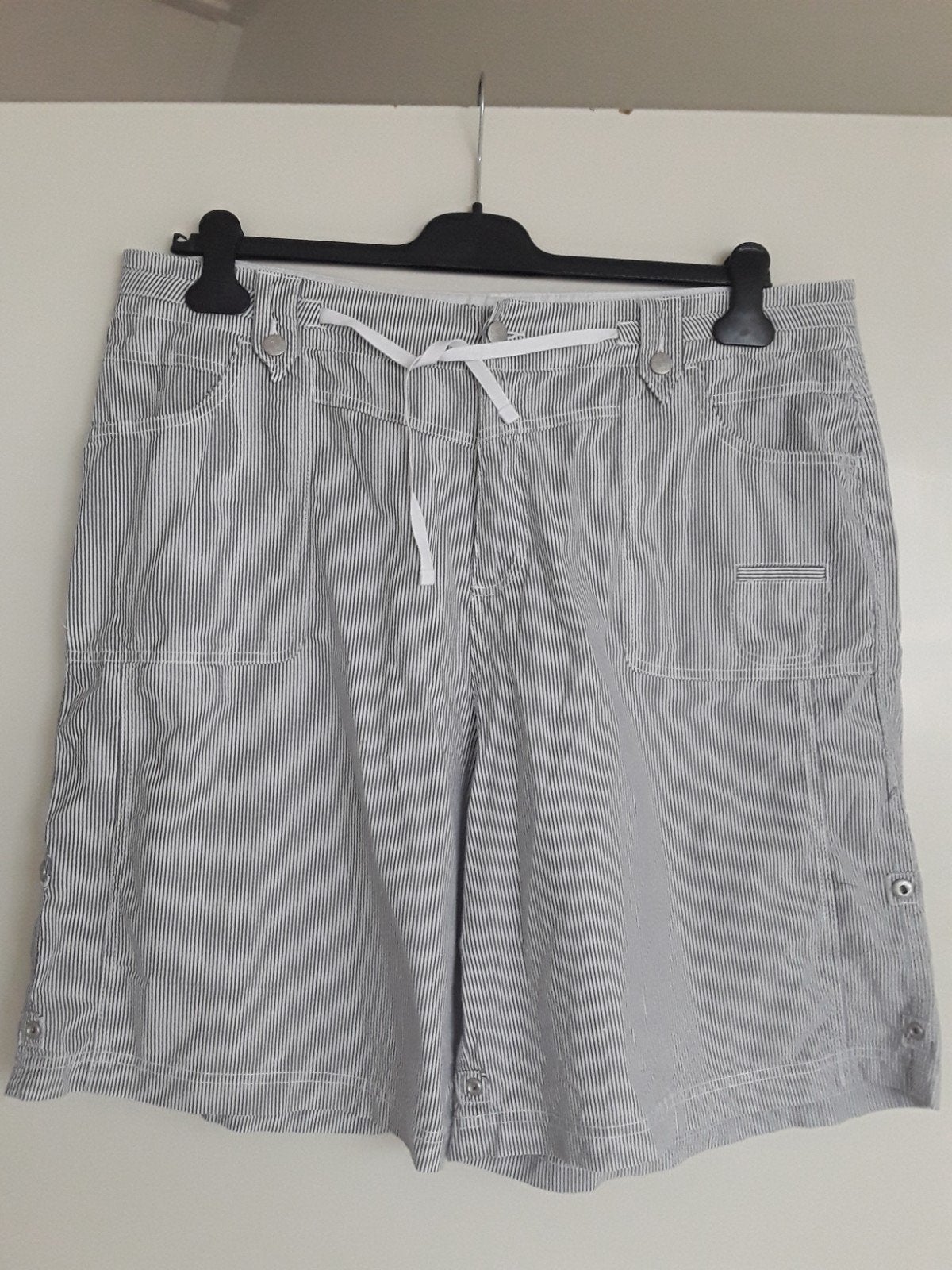 Bermuda / korte broek 48 Liv, Kleding | Dames, Ophalen of Verzenden, Zo goed als nieuw, Grijs, LIV