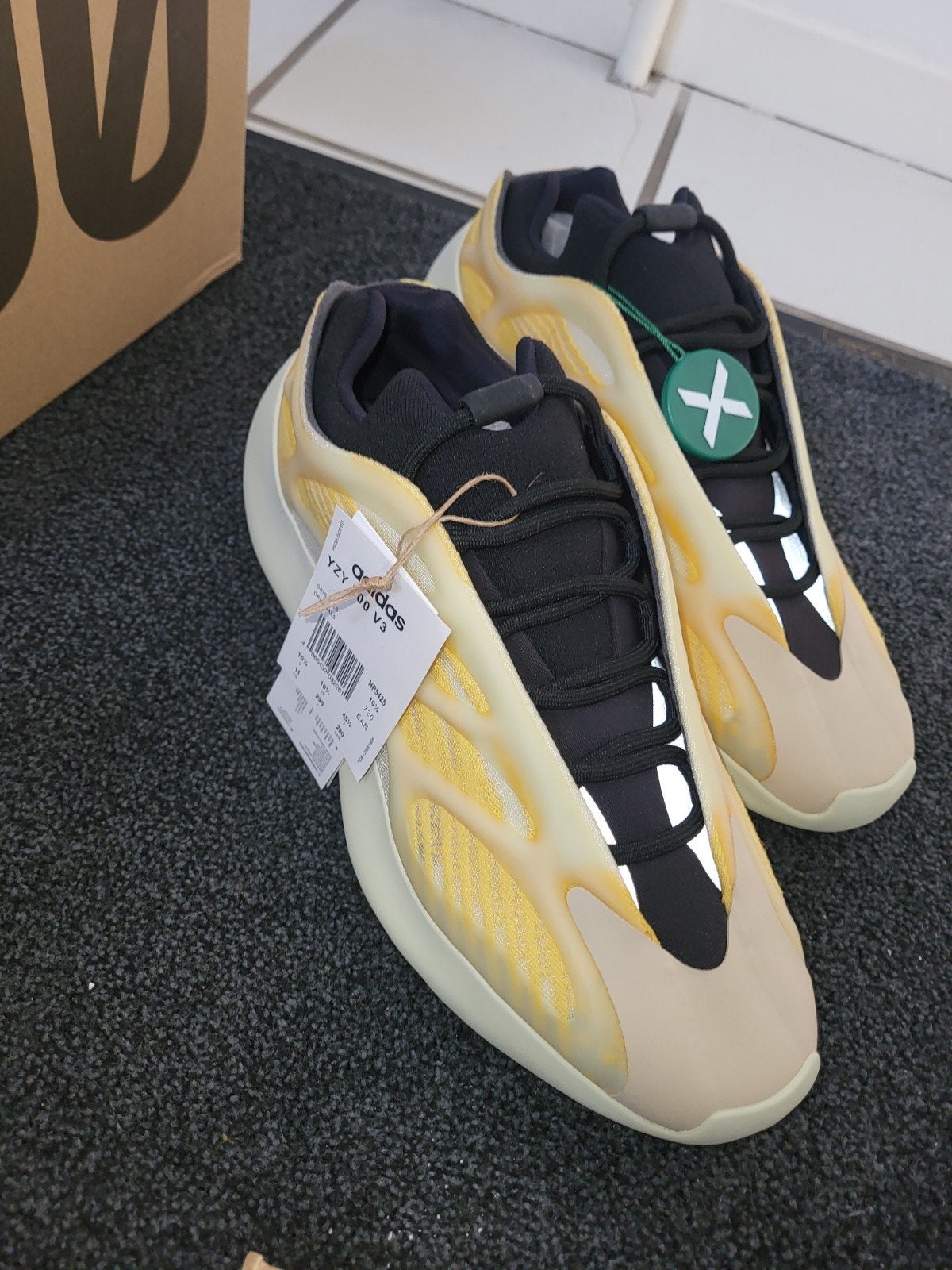 Adidas Yeezy 700 V3 Azael - Nieuw met doos, Overige kleuren, Nieuw, Ophalen of Verzenden, Adidas Yeezy