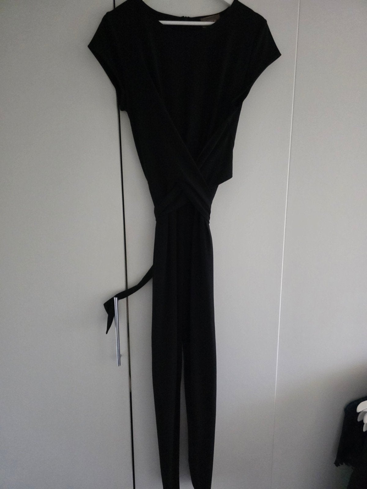 Cartoon Elegante Zwarte Jumpsuit met Wikkeldetail - Maat 44, Ophalen, Cartoon, Zwart, Maat 42/44 (L)
