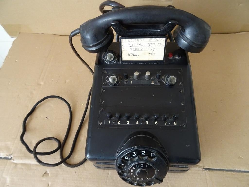Vintage bakelieten telefoon telefooncentrale metaal bakeliet, Ophalen of Verzenden